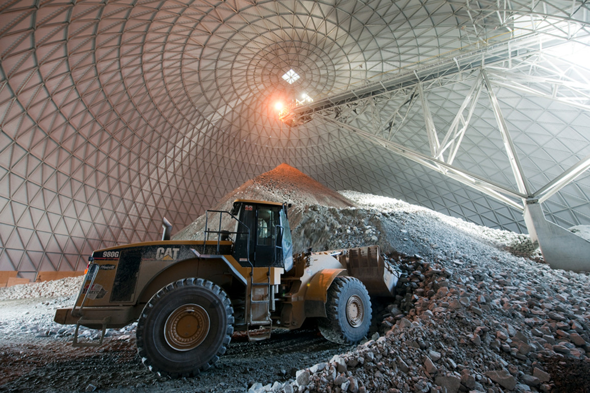 An image illustrating some of the modern mining practices represented in the interactive.